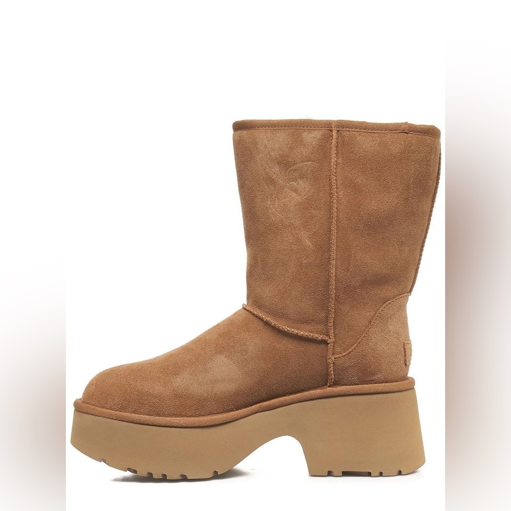 UGG NWT
Women's Classic Short New Heights Booties - Picture 7 of 16